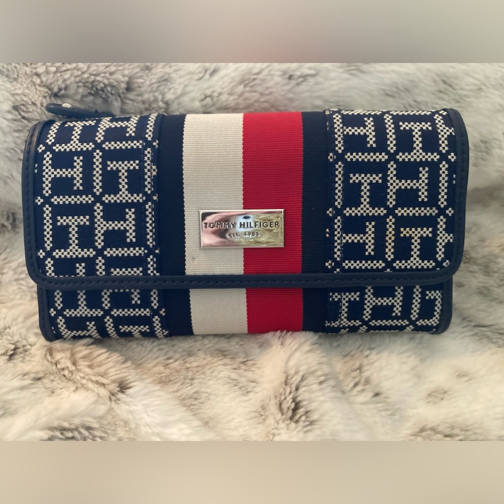 Tommy Hilfiger checkbook wallet